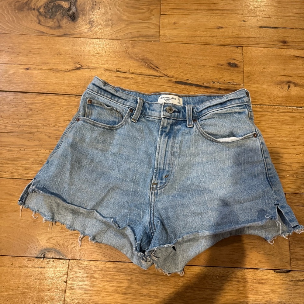 Abercrombie Curve Love The Mom Short High Rise - size 6
